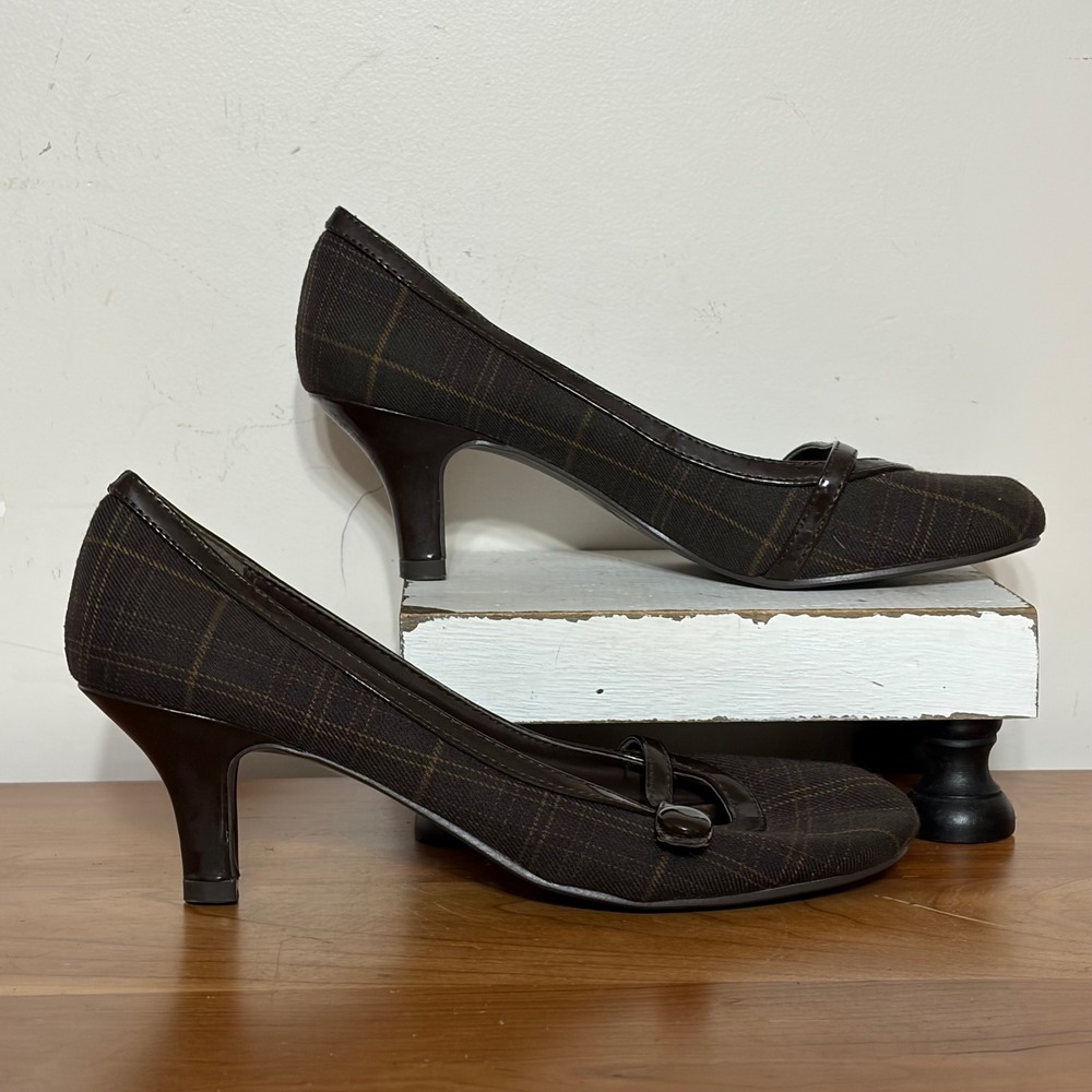 Y-Not? Brown Plaid Round Toe Heels with Patent Trim and Button Detail Size 8.5